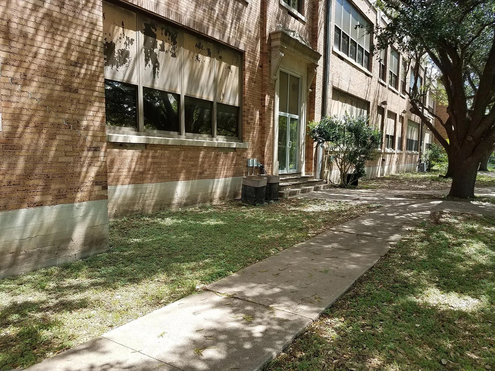 The southwest corner of the main building at the historic high school in Taylor, the future site of the Loose Screw Beer Garden. We successfully applied for the required Specific Use Permit for bar/tavern in the existing zoning on behalf of the owner and tenant, and for the building permit for the remodel of two former classrooms into a bar. Anticipated opening in February 2019.