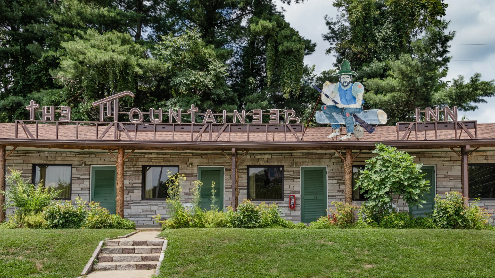 The Mountaineer Inn | Asheville, North Carolina