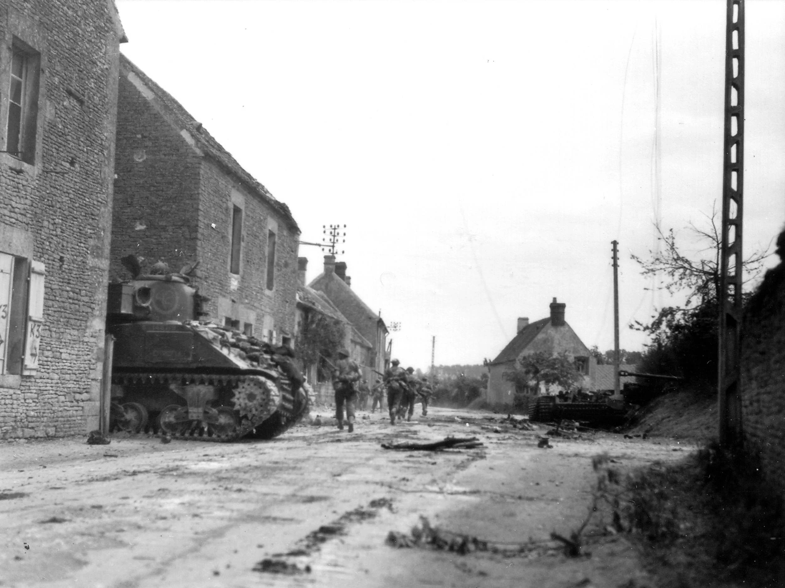 29th Canadian Armoured Regiment and B company Argyll and Sutherland Highlanders LAC/DND/CRMA