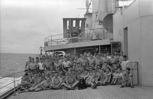 Fantassins de la compagnie «C», Royal Rifles of Canada, à bord du NCSM PRINCE ROBERT en route pour Hong Kong, le 15 novembre 1941 Numéro d’identification: 3228792