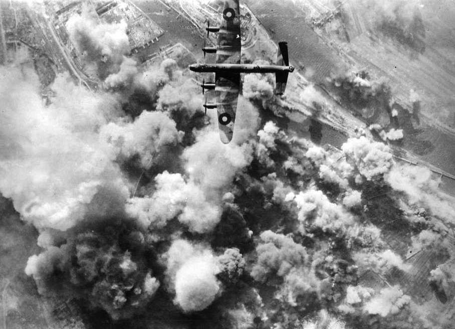 Lancaster Bombing Run