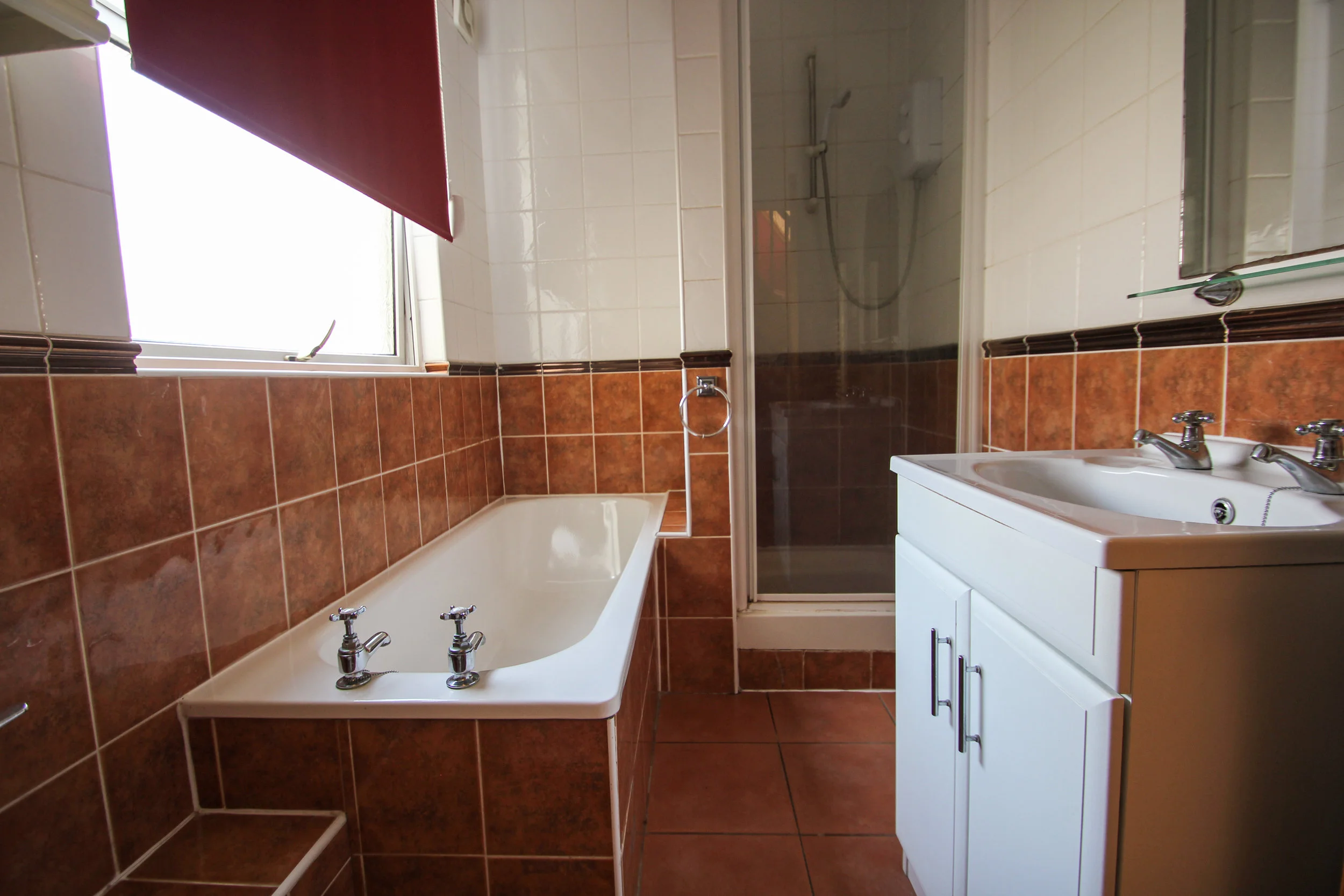 IMG_7731_edited.jpg bathroom.jpg