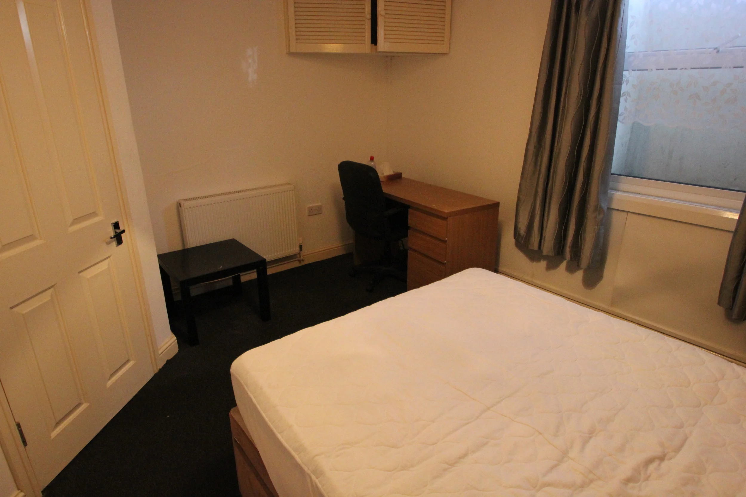 p1296 bedroom 2 pic 2.jpg