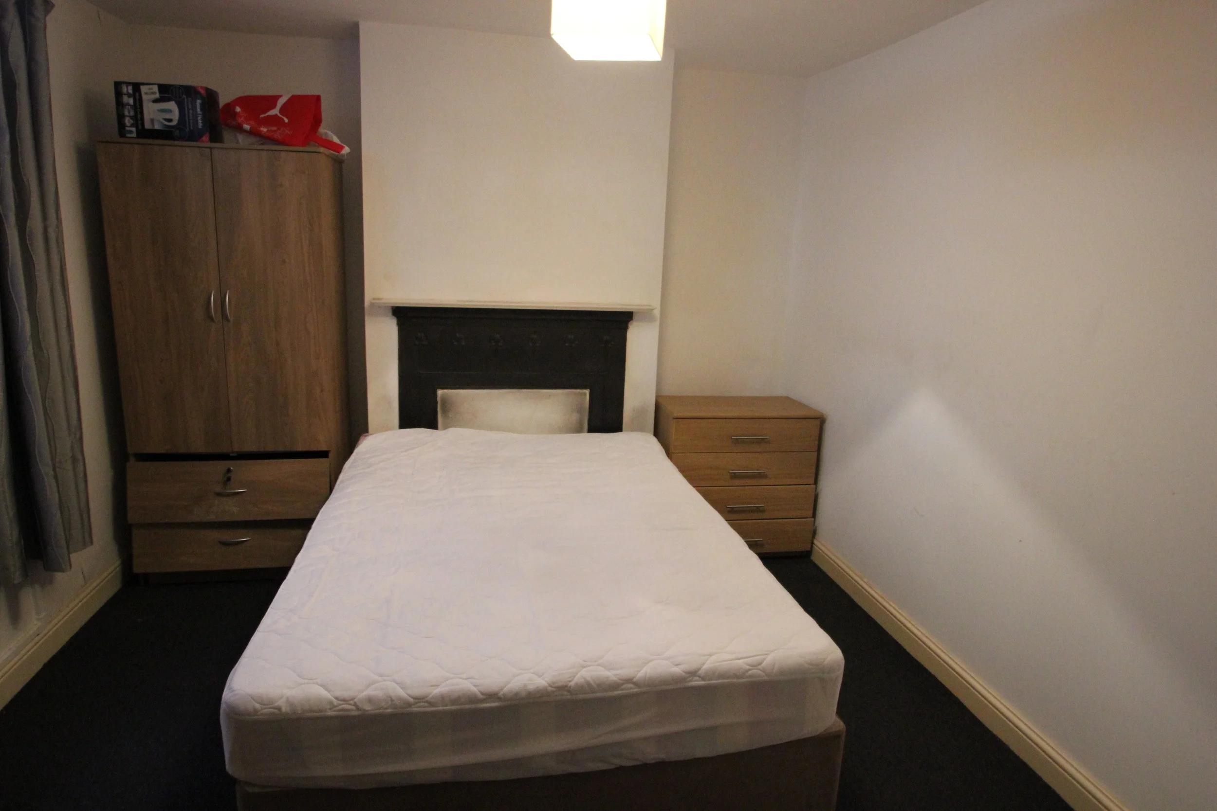 p1296 bedroom 2.jpg
