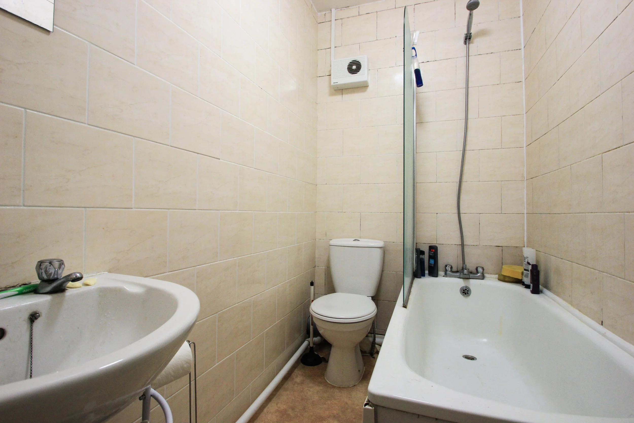 IMG_9080_edited.jpg BATHROOM 1#.jpg