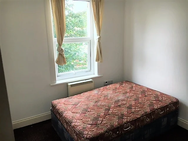 P2143 BEDROOM 2.jpg