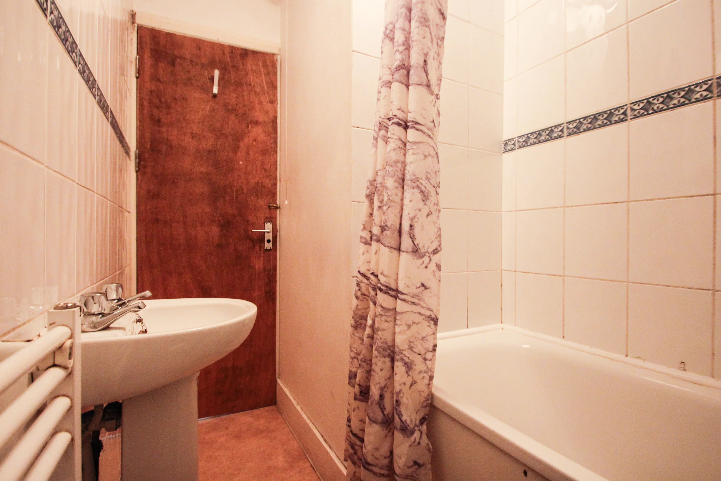 IMG_8327_edited.jpg bathroom .jpg