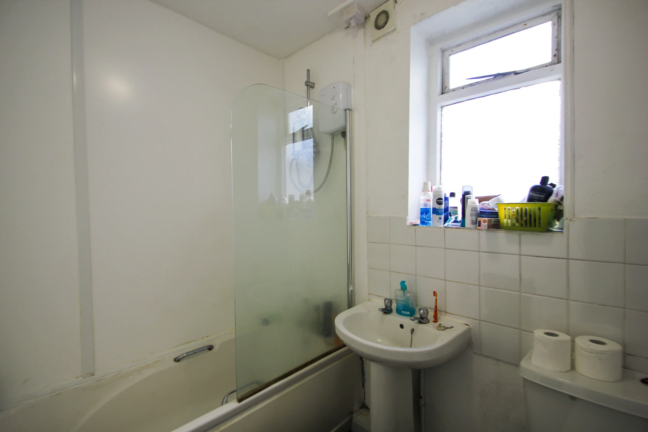 IMG_9015_edited.jpg bathroom .jpg