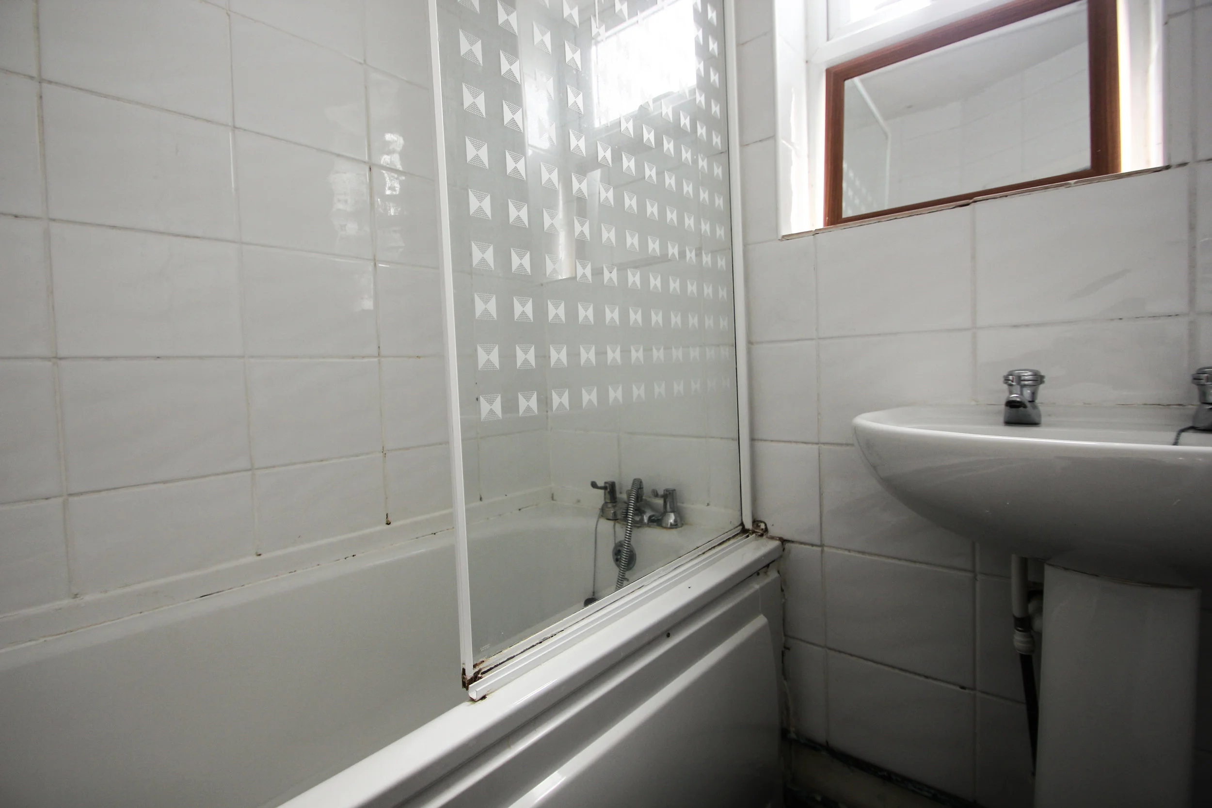 IMG_7214_edited.jpg BATHROOM MAYBE DONT USE .jpg