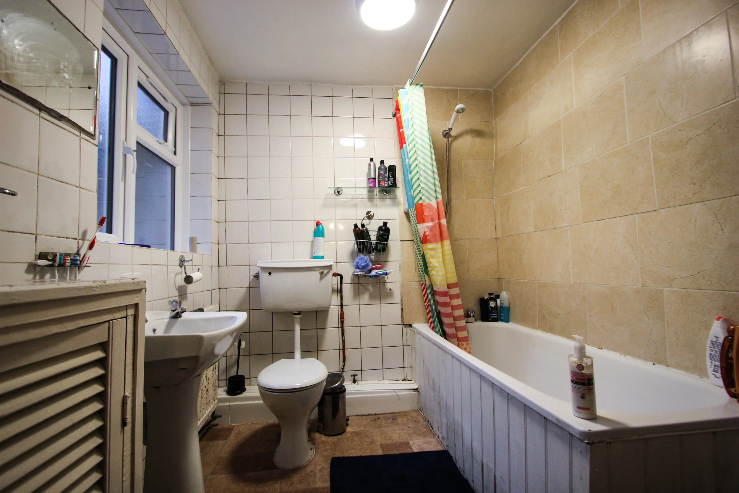IMG_9680_edited.jpg bathroom .jpg