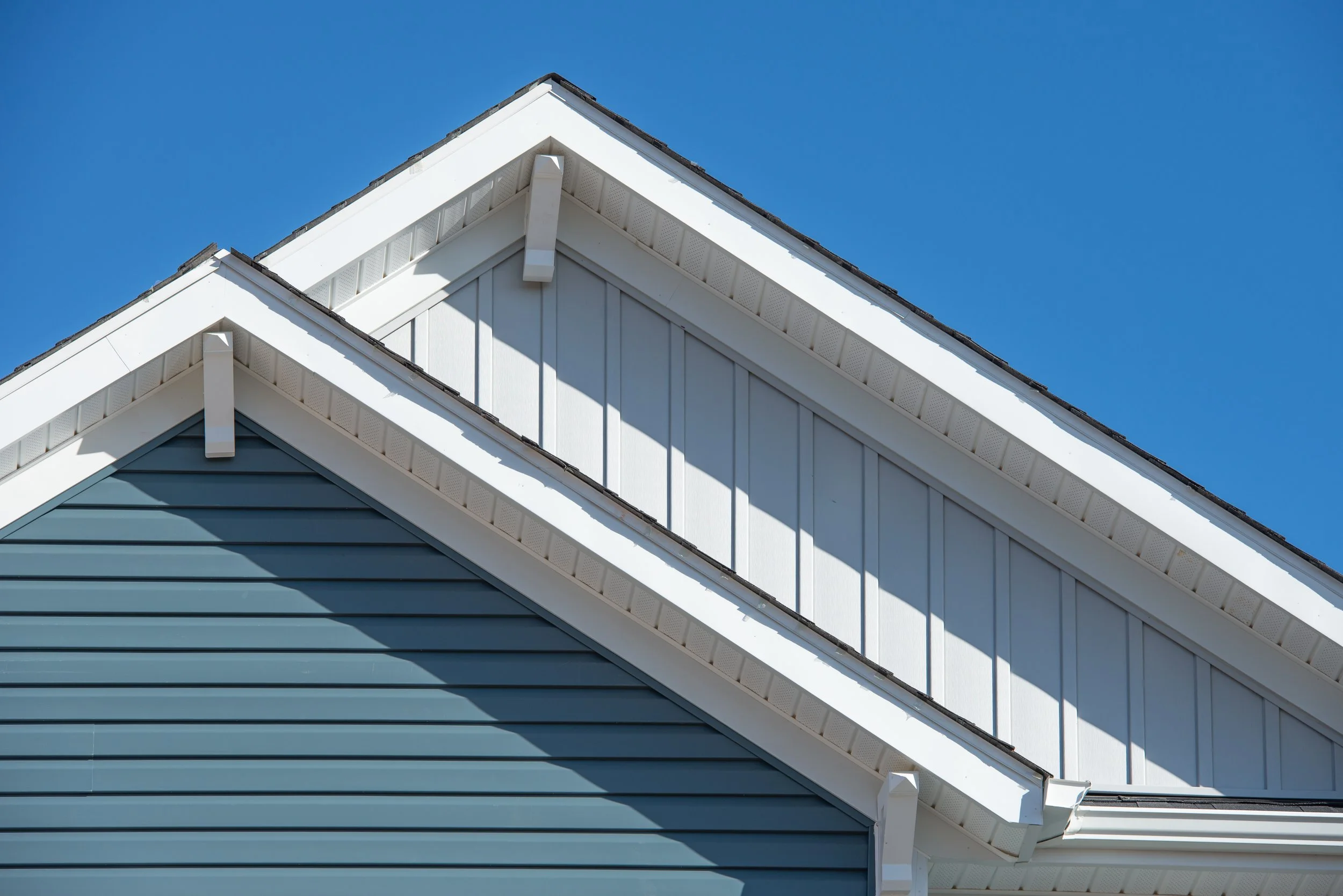 Learn How to Select the Best Siding &amp; Roof Color Combination