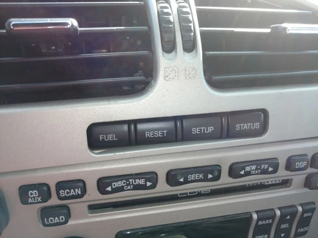 15Lincoln2004LS.jpg