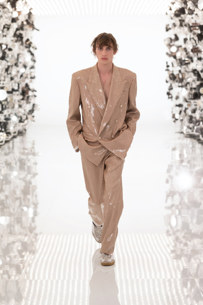 Beyoncé sparkles in $32K crystal-covered Gucci x Balenciaga look