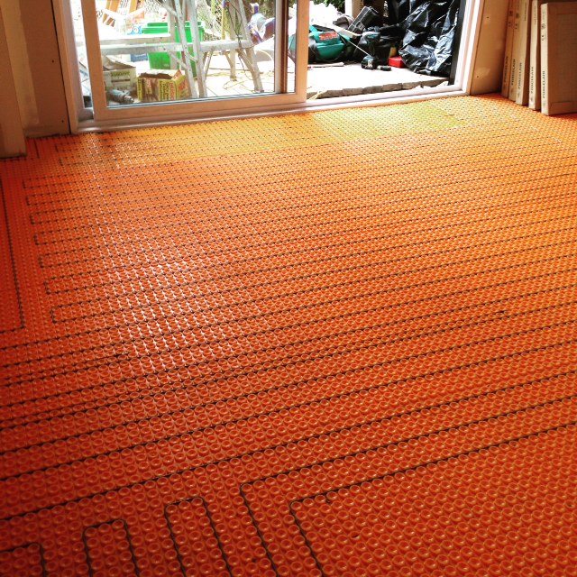 plancher-chauffant-membrane-ditra-heat.jpg