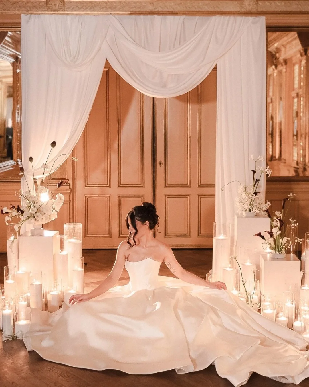 There are photographers, and then there are photographers. 

The artists, the capturers of moments and the talents that makes the air around them feel special.

They have mastered the ART to not only notice but also capture and refine a fragment in t