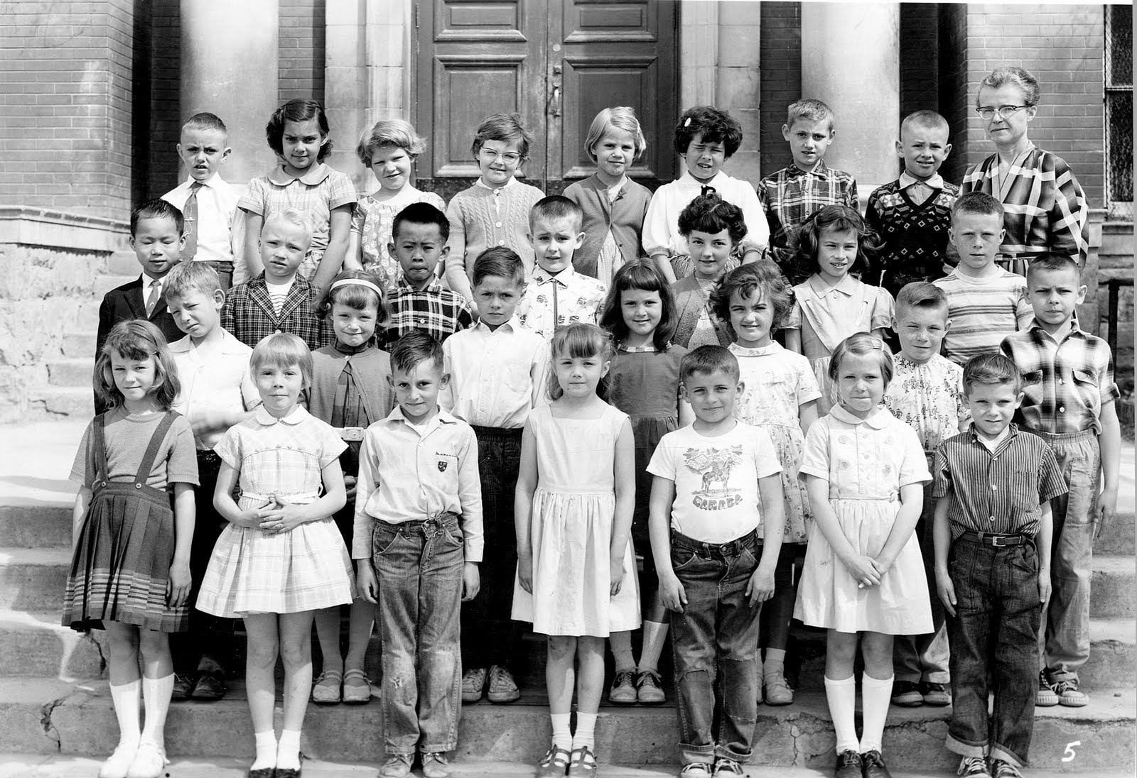 A grade 2 class in front of the Bowman Elementary School Courtesy the Galt Museum & Archives: P19941011005