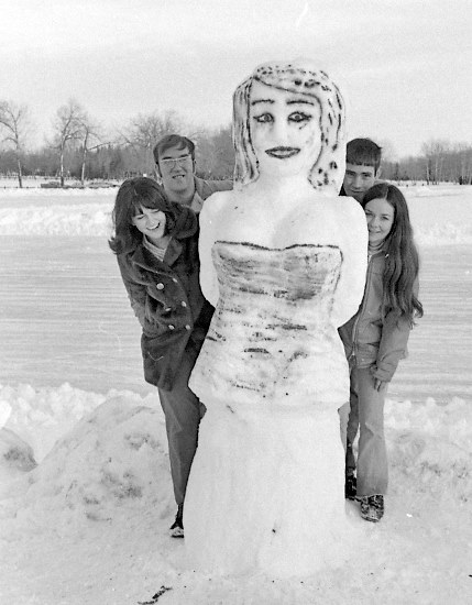 A feminist response to the snowman tradition by Diane and Ted Buzunis (left) and Linda and Randy Coyle on the shore of Henderson Lake, 1971. Photo courtesy the Galt Museum & Archives: 1991107615659