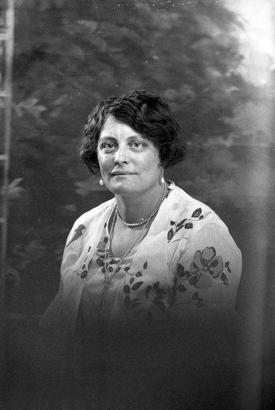 Mrs. Carstairs 1933