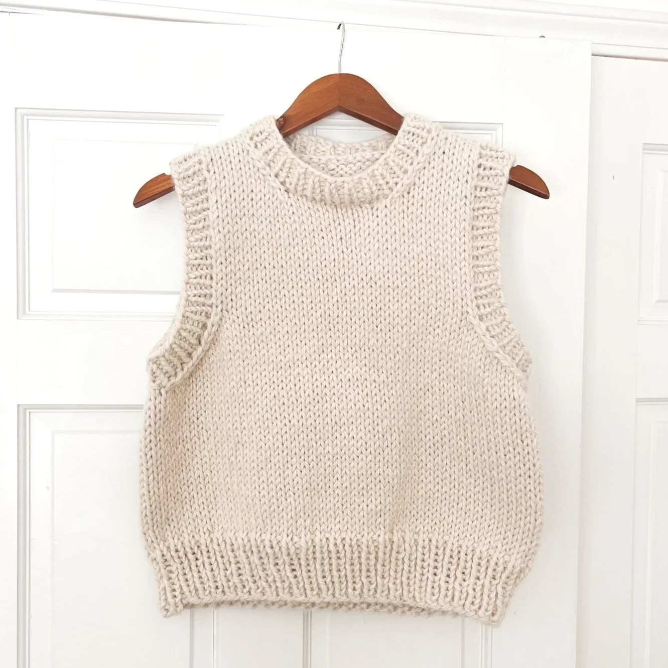Sleeveless Pullover Easy Knitting Pattern For Ladies Vest Open