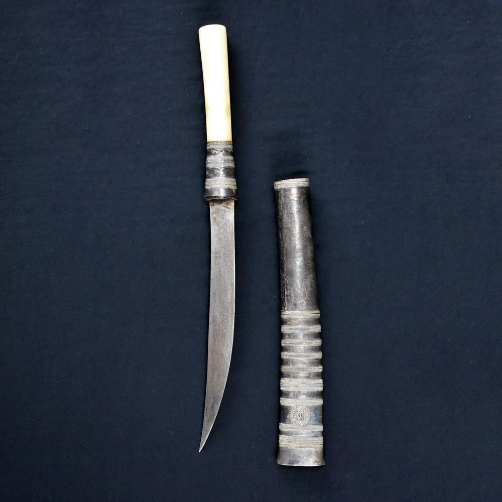 burmese-knife-square.jpg
