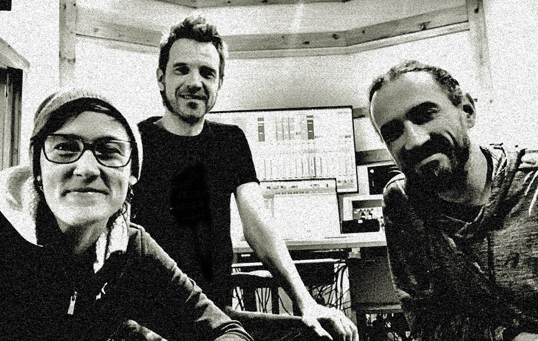 Un groupe heureux d'avoir termin&eacute; leur deuxi&egrave;me album! &Ccedil;a s'en vient &agrave; grands pas, d&egrave;s novembre un extrait et vid&eacute;oclip. &Agrave; suivre!

#studiolehublot #lautreterremusique #lamaisonhband #studiorecording #