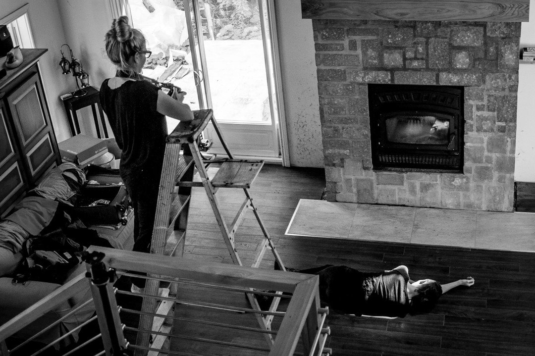1/4 : Photos prises par la photographe Annie Rousseau, lors du tournage du vid&eacute;oclip de la chanson &laquo;Tes poussi&egrave;res&raquo;. Le vid&eacute;oclip est r&eacute;alis&eacute;, film&eacute; et mont&eacute; par Marie-Claude Meilleur.

Ave