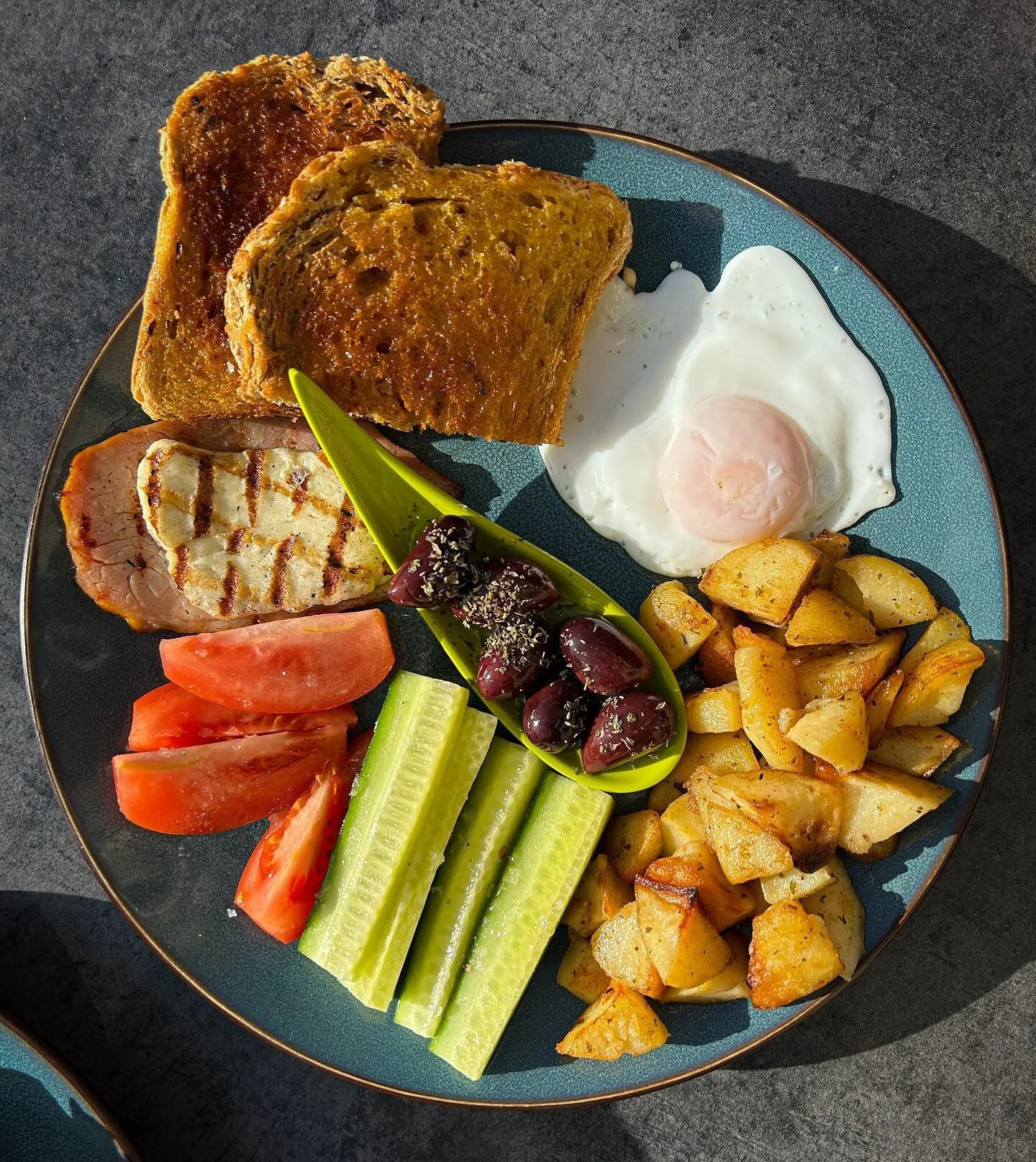 A taste of the Mediterranean featuring our 
Cypriot Breakfast 🇨🇾 
-
-
-
-
-
#healthymindhealthybody #brunch #breakfastfood #westonsupermare #veganmeal