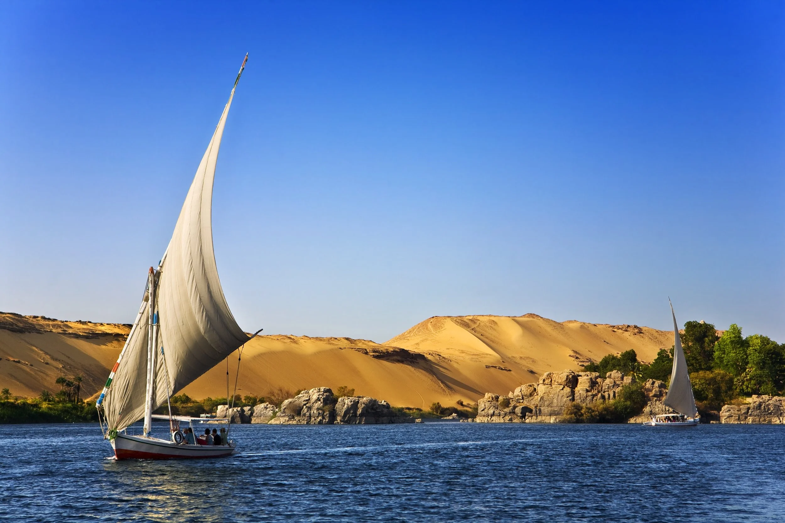 Felucca--flying-carpet-339657-unsplash.jpg