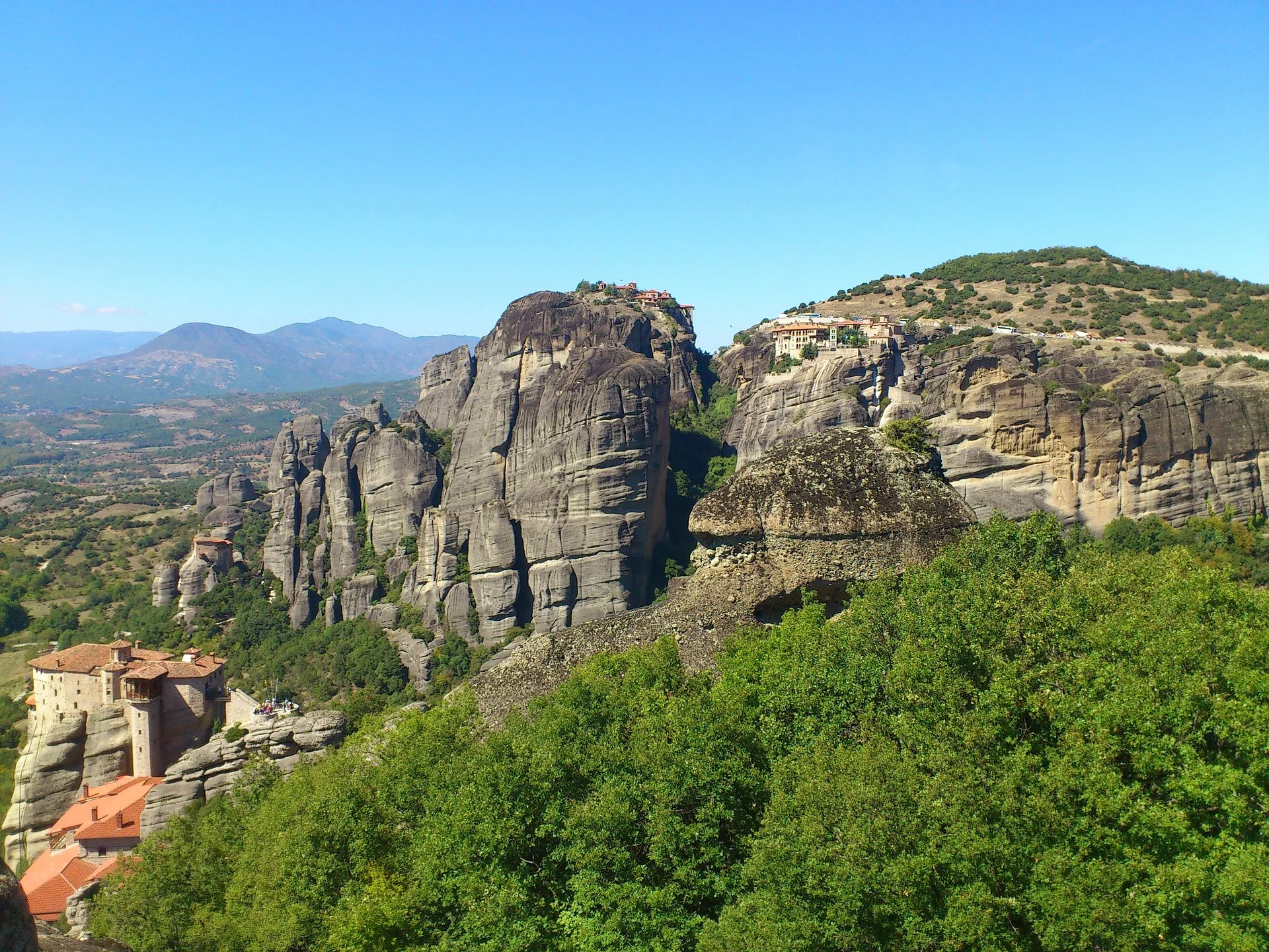 monastery-84011_1920.jpg