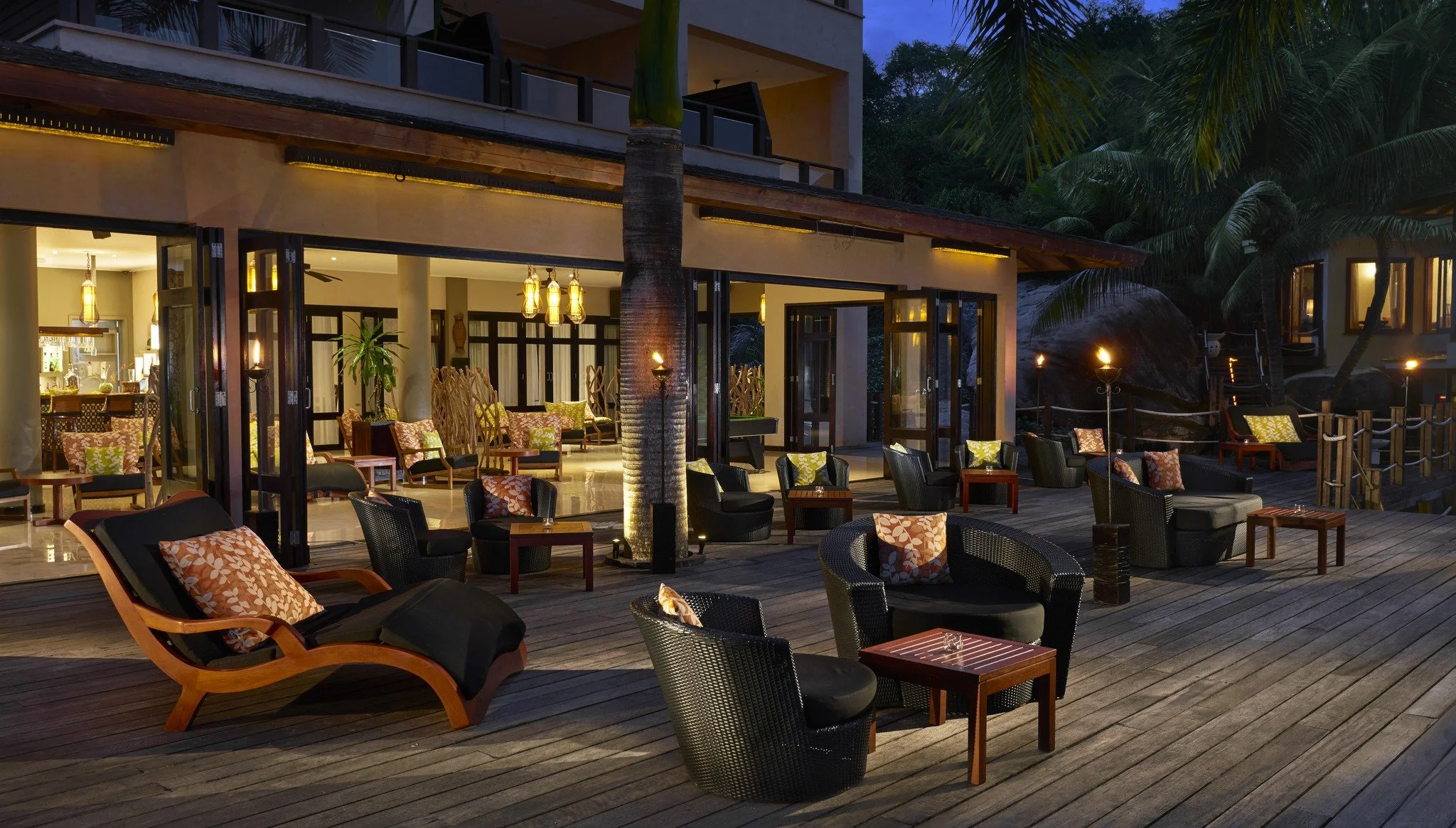Overlooking the pristine sands of Anse Forbans, DoubleTree by Hilton Seychelles &ndash; Allamanda Resort &amp; Spa is a favourite spot to indulge in cocktails on the terrace at the Oceanview Bar with the backdrop of a magnificent sunset.
@doubletree_