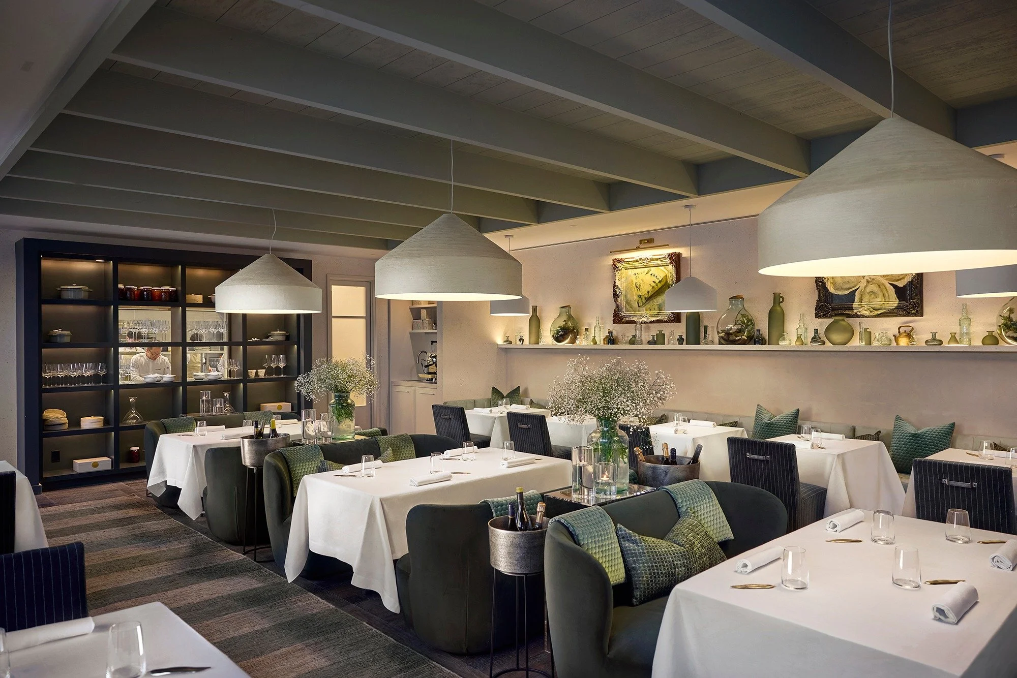 An intimate invitation to explore and be guided on a fine dining culinary journey with Director of Culinary, Paul Froggatt at Essence, the epitome of modern New Zealand fine dining at ROKI Collection Queenstown.
@roki.queenstown