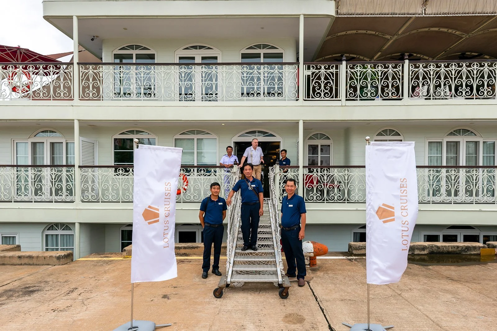 Warm and welcoming hospitality on every departure, enhancing your discovery of the Mekong on board Lotus Cruises.
@lotus_cruises