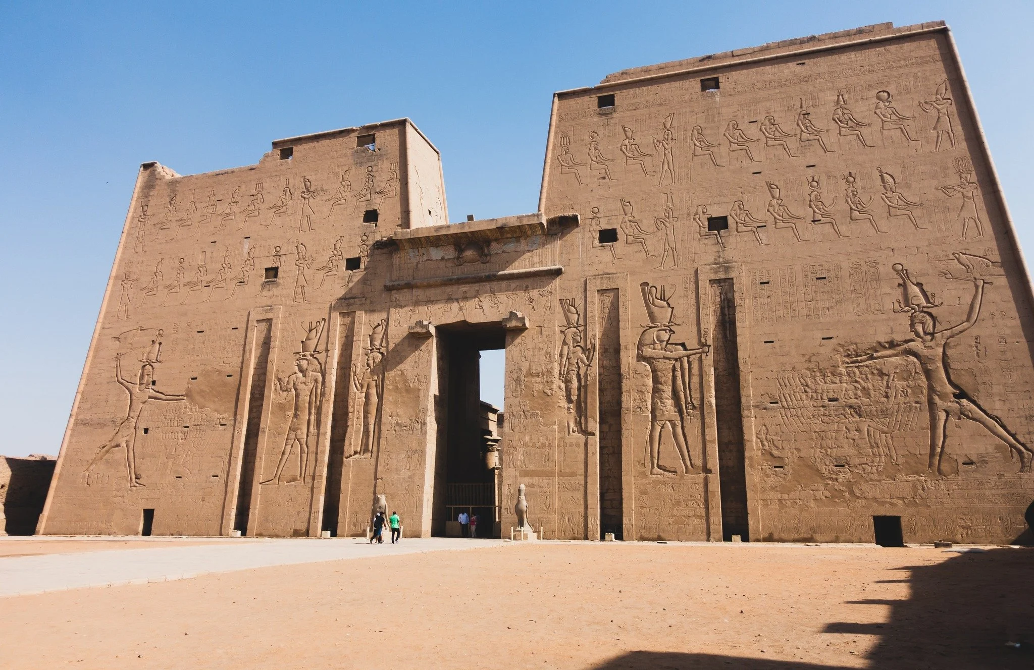 Traveline Egypt unveils this Ptolemaic masterpiece of Edfu Temple through intimate dawn tours, where expert whispers unlock celestial myths amid lotus capitals and shadowed crypts.
@travelineegypt