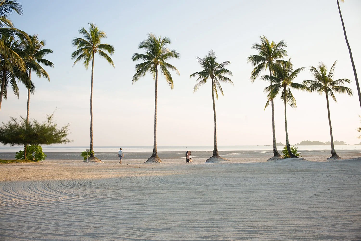 Gentle waves caress powdery shores in eternal, turquoise embrace at The Sanchaya.
@thesanchaya