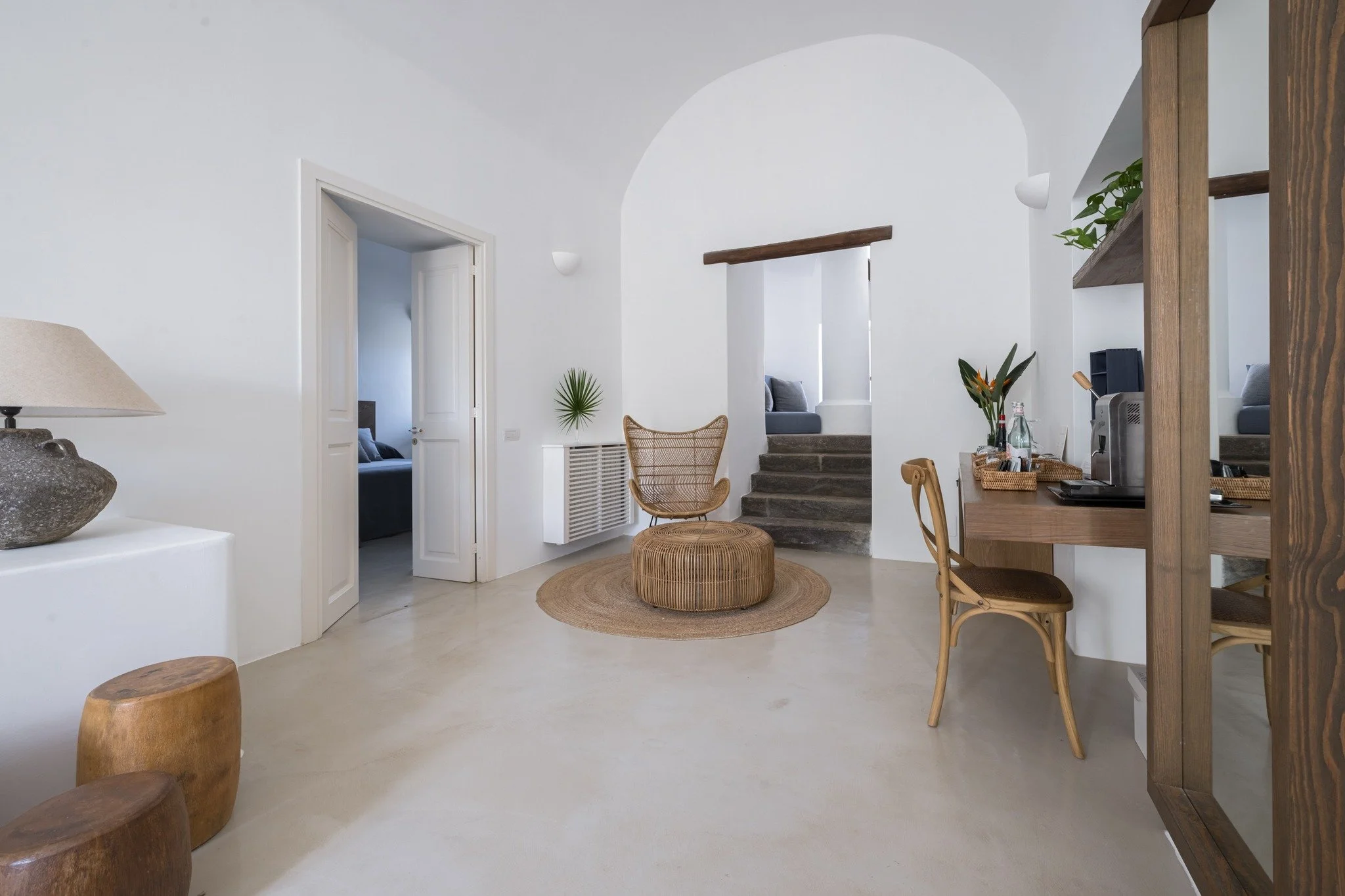 At Capofaro Resort, the Grand Suite Faro is a tribute to the sophisticated elegance of Aeolian architecture. Every element, from the materials to the bespoke furnishings, blends with the authentic essence and timeless setting on the island of Salina.