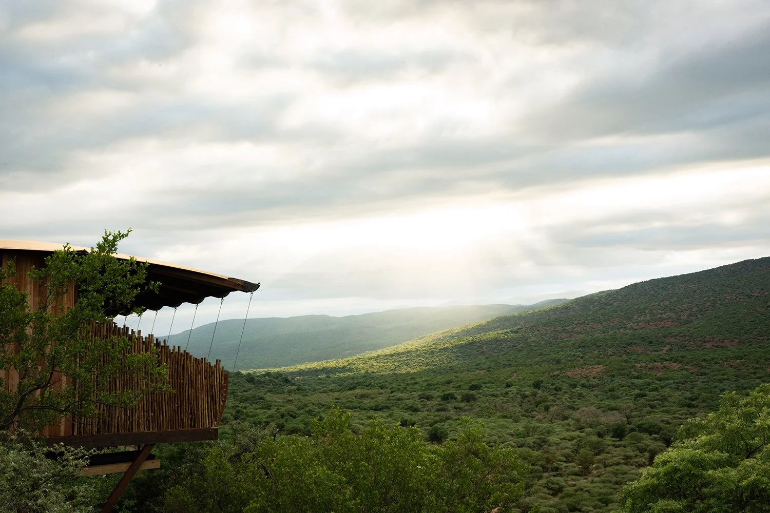 At Few&amp;Far Luvhondo, spacious cliff suites are carved into the mountainside, their glass fronts opening onto sweeping views where raptors ride thermals and storms roll in across the Limpopo plains. 

@fewandfar.luvhondo
