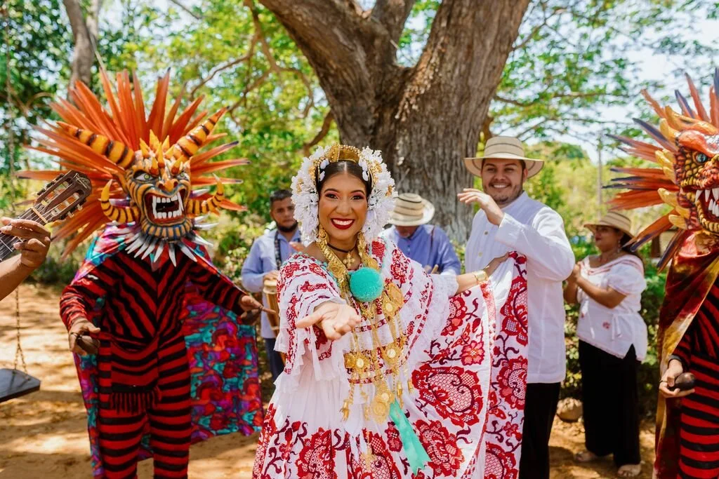 Step into the soul of Panama with &Aacute;vila Experience at Finca Pamel, where tradition comes alive in La Villa de los Santos with the rhythm of folkloric music, vibrant dress and timeless customs.

@avilaexperiencetravel