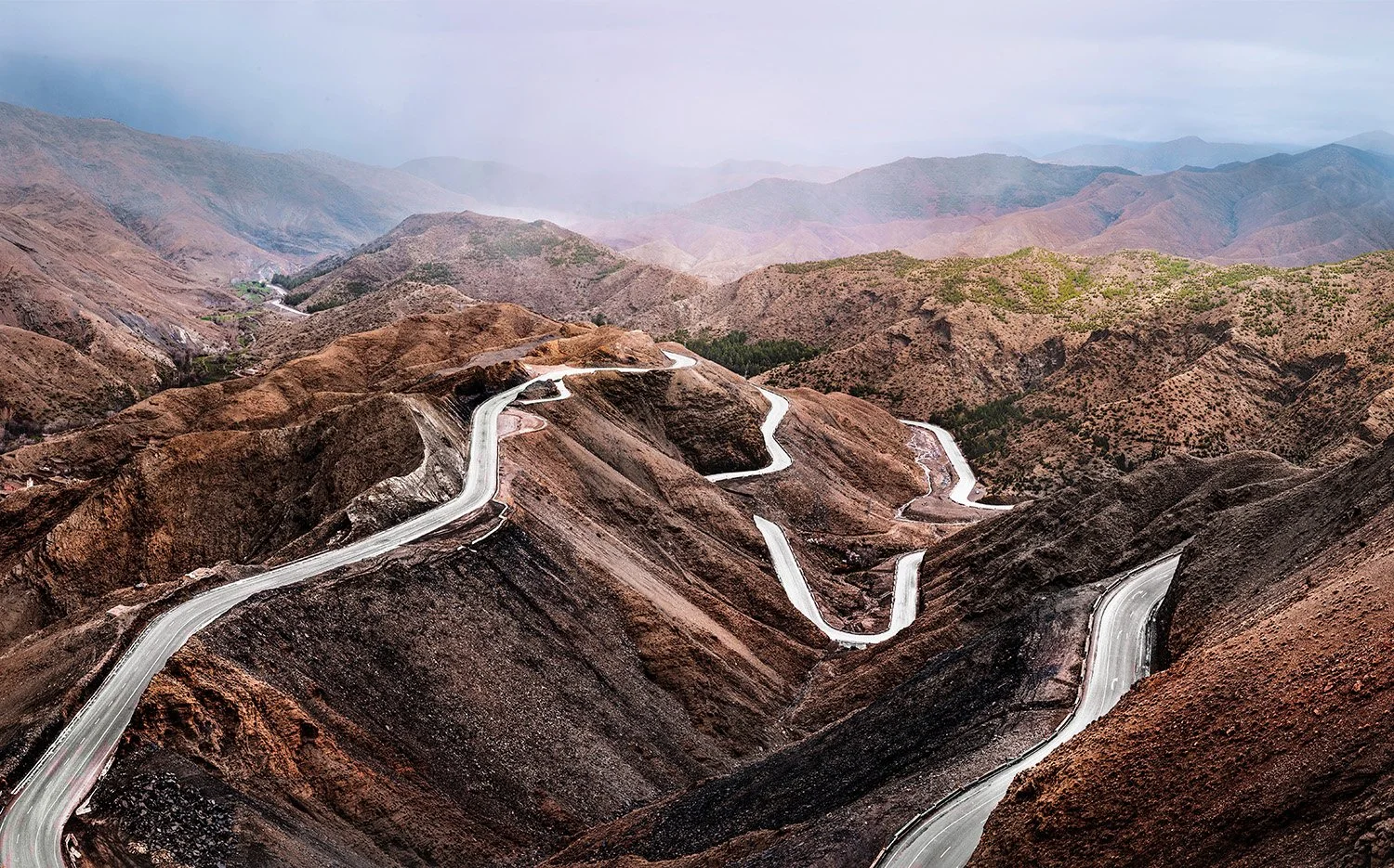 Arrange a bespoke tour through Shems Incoming Morocco and leave the bustling cities behind and journey through the heart of the Atlas Mountains, into a world of dramatic landscapes, winding mountain roads, traditional Berber villages, and unforgettab