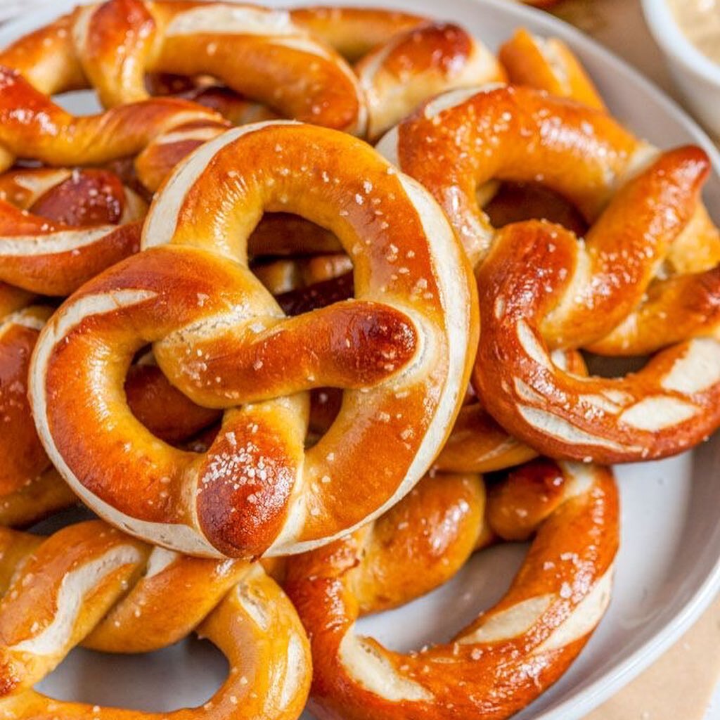 Happy Monday &amp; Happy #NationalPretzelDay ! 

Where is your favorite spot to get a pretzel? We love grabbing one at @benspretzelsstaugustine 😋