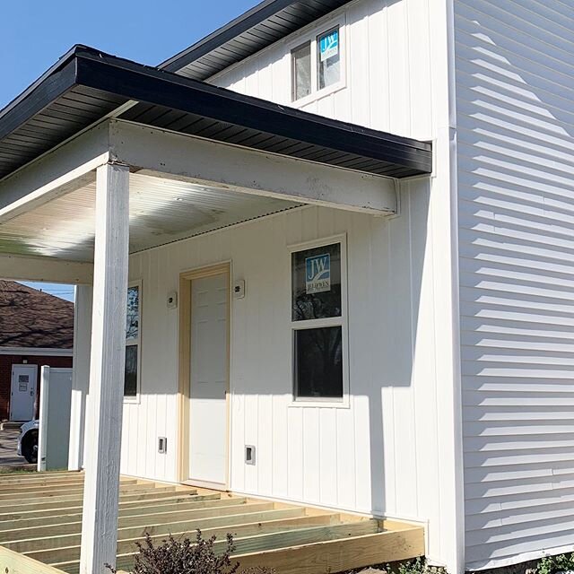 Month 6 Farmhouse Update up on the blog today, which is the last update before the final reveal!  This month we added fun things like air conditioning, insulation, attic access, vertical siding, and other exciting stuff 🤣
#apsdesign #apsconstruction