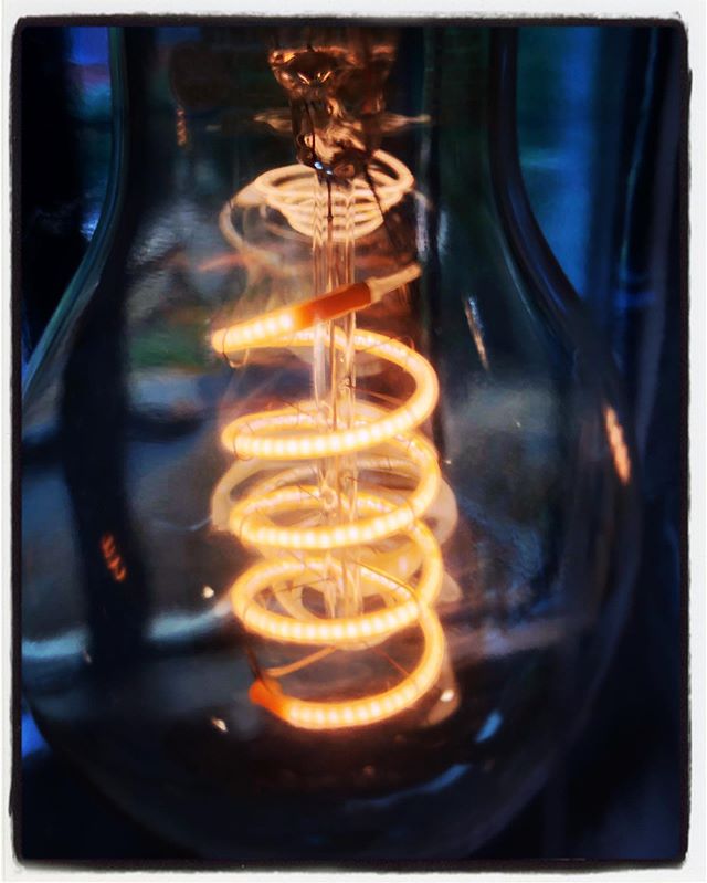 Love these LED&rsquo;s from @generalelectric look great in this fixture from @lnc_home 
#electrician 
#lights
#lightbulbs 
#lamps 
#generalelectric