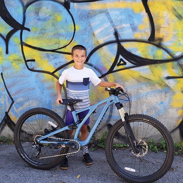 Seeing kids be so psyched on riding is just about the best part of bike shop life. Rafi saved his pennies and and now is the super-proud owner of a sweet #iamspecialized_mtb #stumpjumper Look at that smile!