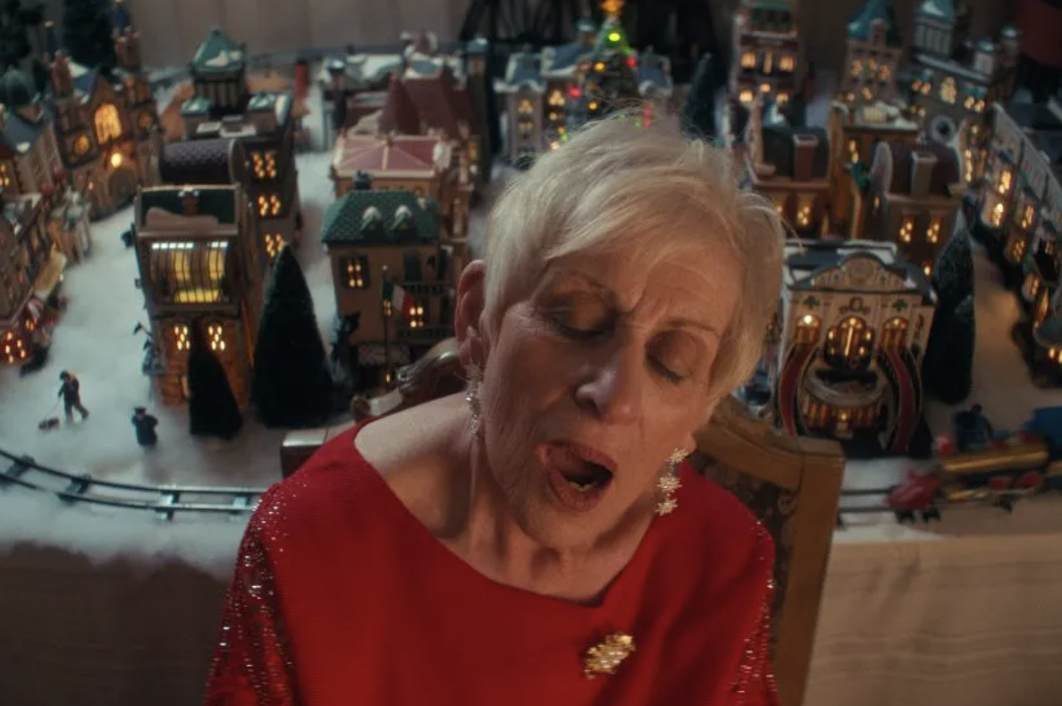 ‘Christmas Eve in Miller’s Point’ Review: A Sweet, Nostalgic Love Letter to Suburban Holiday-Season Rituals