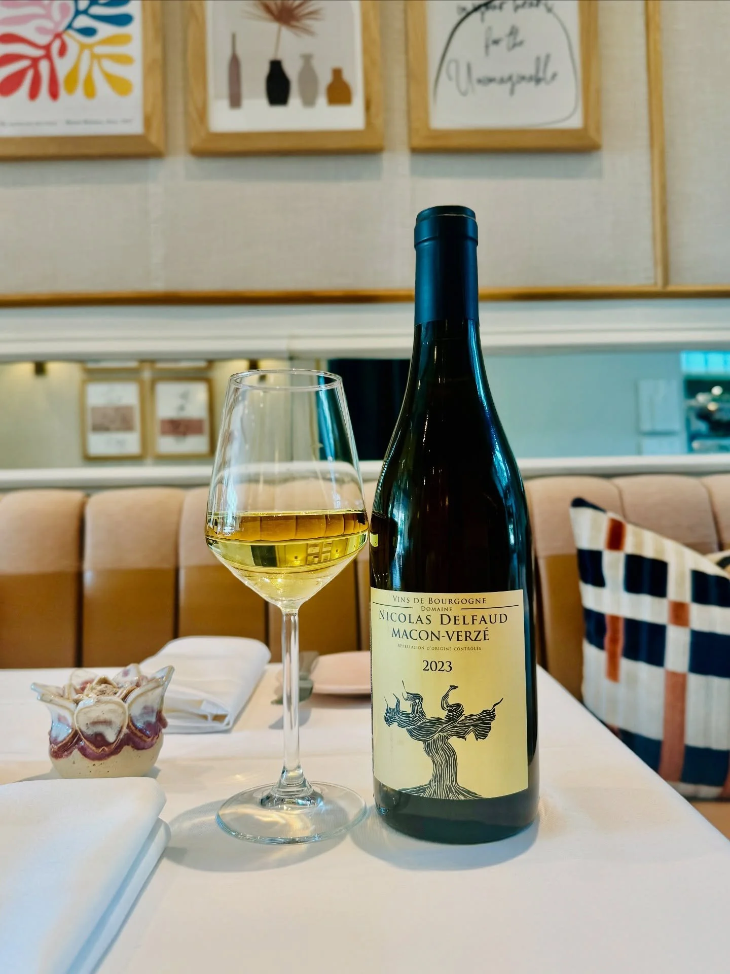 M&acirc;con-Verz&eacute;, Domaine Nicolas Delfaud, M&acirc;connais, Burgundy, 2023
Floral notes and a touch of butter on the nose. 
A lovely creamy texture on the palate with discrete notes of oak and a touch of lemon zestiness to add to the fine fin