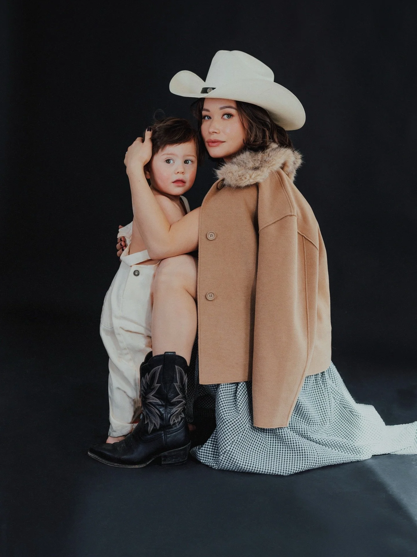 Motherhood changes everything for me ❤️ Feeding Young Foodies was born partly because of my own kids - the ones I cooked breakfasts, lunches, dinners, and hundreds of snacks in between.
The kids who tasted every recipe first, who have always been my 