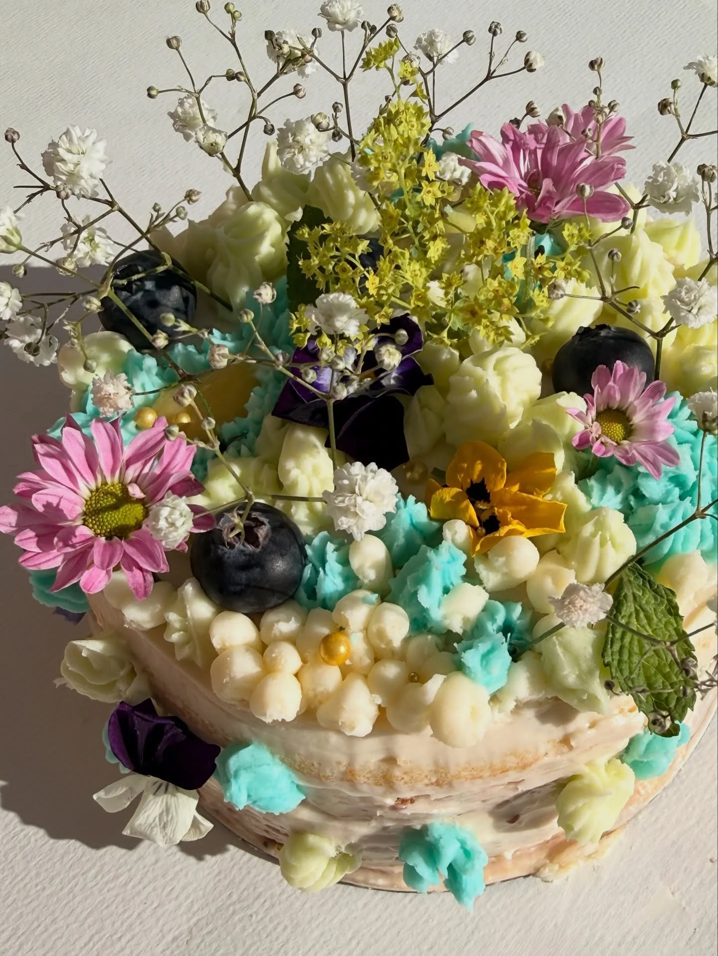 &ldquo;To plant a garden is to believe in tomorrow.&rdquo; &mdash; Audrey Hepburn 🌸

I wanted this cake to feel like spring sunlight in edible form - soft, moist, citrusy, and full of flowers.
Made with oil for the most tender texture, layered with 