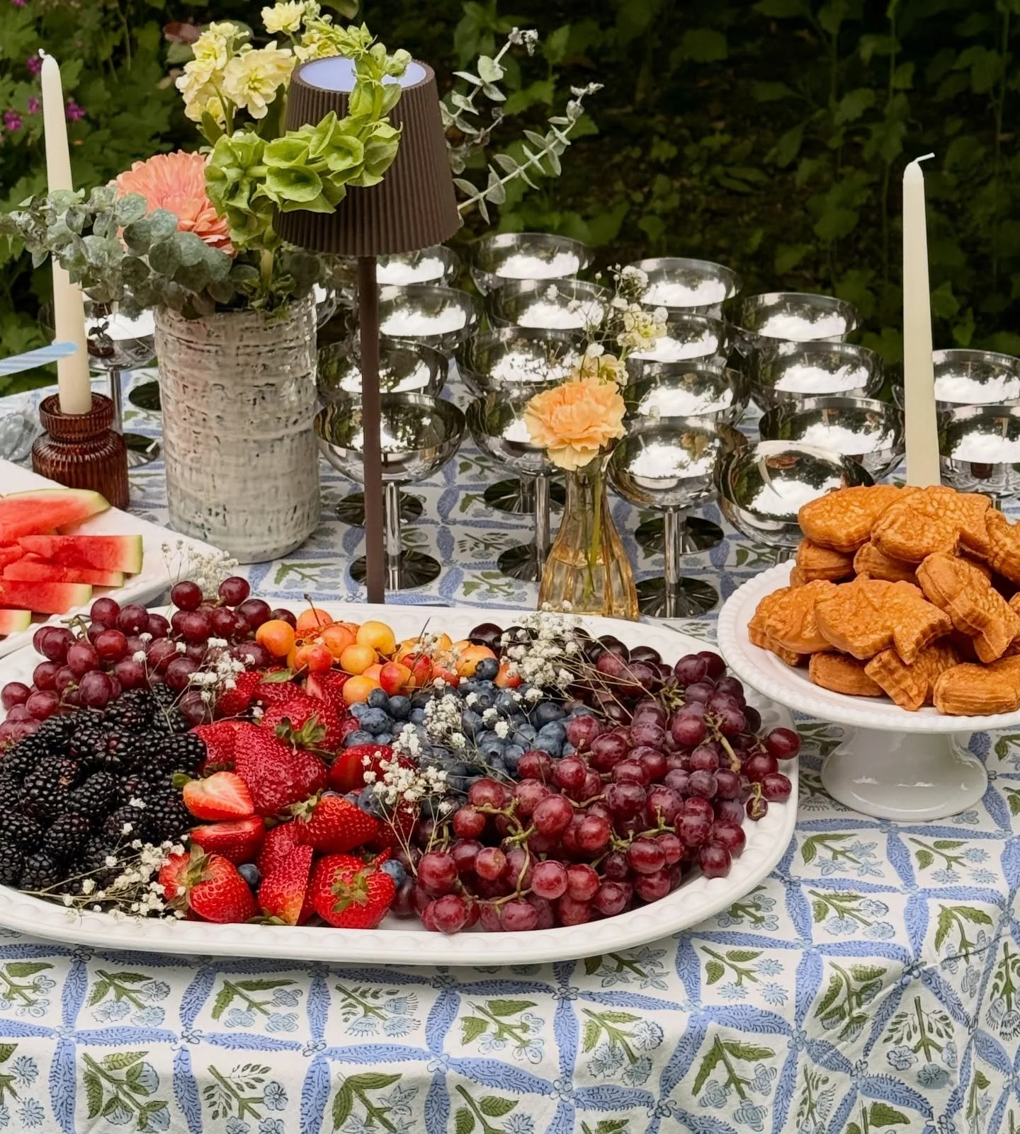 What could be better than gathering everyone you love in your backyard?✨

 A magical nights that I wish I could bottle up forever.

As much as I love creating celebrations for others, there is something so special about creating one for your own peop