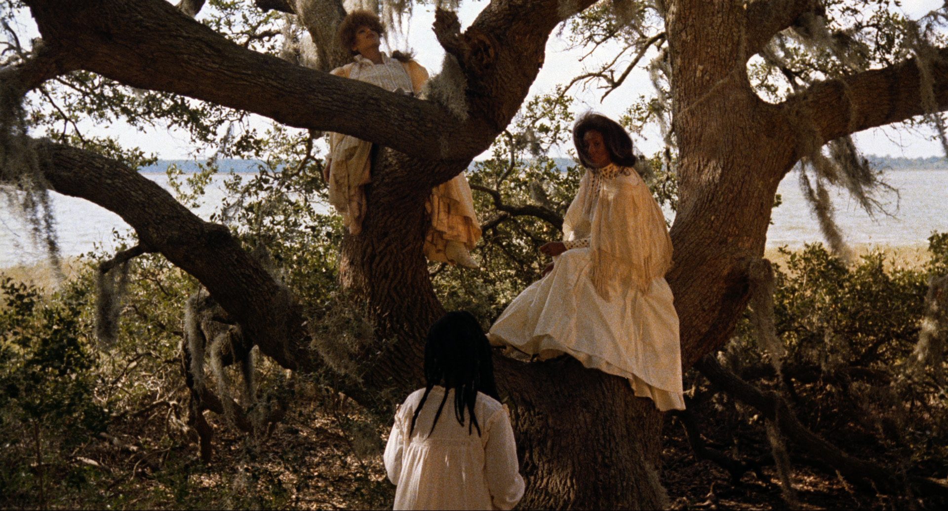 DAUGHTERS_OF_THE_DUST_still_women_in_tree-e1508188086140.jpg