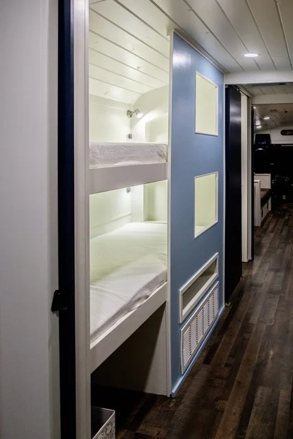 WideWonderBus_finished_Bunks.jpeg
