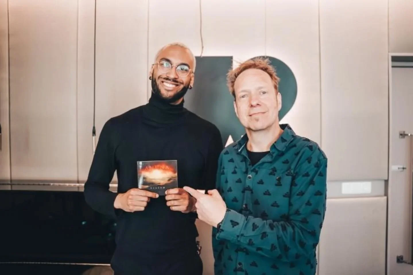 Bedankt aan @klararadio en @olavgrondelaers voor de fijne ontvangst deze middag! Over Paul van Ostaijen, de oevers van de Graslei, @voices_womenchoir, componeren, Alexandertechniek, en de nieuwe @anuna_michaelmcglynn CD Eilífð. Hoe een vol